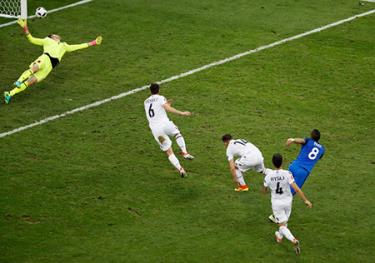 Payet ấn định thắng lợi 2-0 cho Pháp trong trận đấu mà họ gặp quá nhiều khó khăn trước Albania.