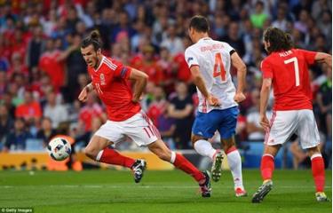 Bale tỏa sáng giúp xứ Wales hạ Nga 3-0.
