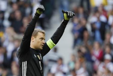 Thủ thành Manuel Neuer sẽ lập kỷ lục mới nếu tuyển Đức không bị thủng lưới trong trận gặp Ý.