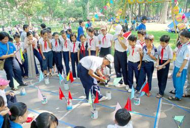 Học sinh tham gia vui chơi tại các trại hè. Ảnh minh họa