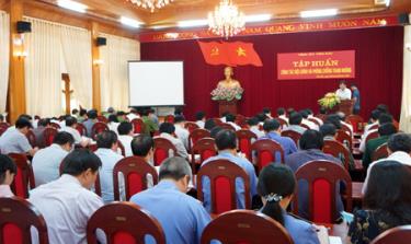 Đông đảo cán bộ chủ chốt của tỉnh tham gia tập huấn công tác phòng chống tham nhũng.