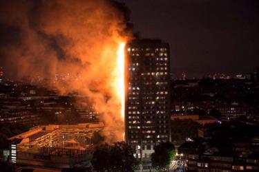 Hiện trường đám cháy kinh hoàng ở Tháp Grenfell.
