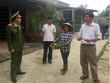 Cán bộ, chiến sỹ Công an phường Hợp Minh luôn bám sát địa bàn.