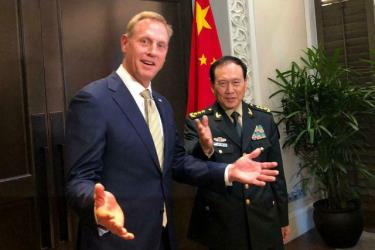 Quyền Bộ trưởng Quốc phòng Mỹ Patrick Shanahan gặp Bộ trưởng Quốc phòng Trung Quốc Ngụy Phượng Hòa tại Singapore ngày 31/5.