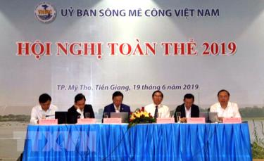 Đoàn chủ trì Hội nghị.