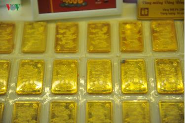 Giá vàng trong nước hôm nay (24/6), ổn định ở mức 39 triệu đồng/lượng, trong khi giá vàng thế giới vượt 1.400 USD/oz và hướng tới mốc mới.