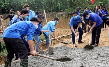 Tuổi trẻ Văn Yên bê tông hóa 