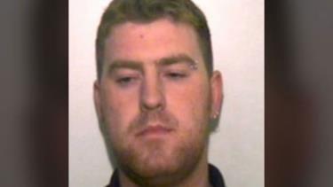 Bị cáo mang tên Ronan Hughes, 40 tuổi, người Ireland, bị cáo buộc tội ngộ sát.