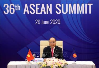 PM Nguyen Xuan Phuc chairs the plenary session of the 36th ASEAN Summit