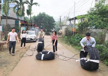 Hội Liên hiệp Phụ nữ huyện Trấn Yên chủ trì kéo được 8,1 km đường điện chiếu sáng ở các xã.