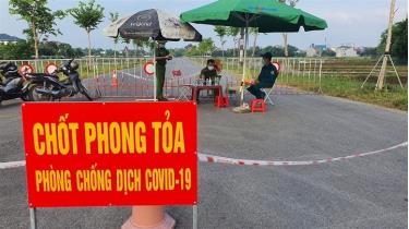 Chốt phong tỏa cấm người dân ra vào khu cách ly ở Hà Tĩnh.