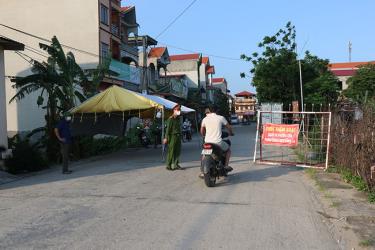 Chốt kiểm soát dịch COVID-19. Ảnh: Báo Nhân dân điện tử.