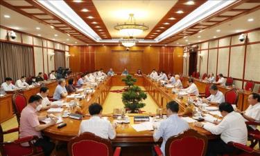 Toàn cảnh cuộc họp Bộ Chính trị để cho ý kiến về tình hình phòng, chống dịch COVID-19.