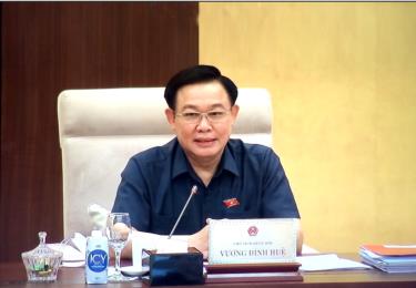 Chủ tịch Quốc hội Vương Đình Huệ chủ trì phiên họp.