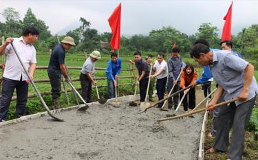 Phát triển giao thông nông thôn là khâu đột phá trong xây dựng nông thôn mới ở huyện Yên Bình.