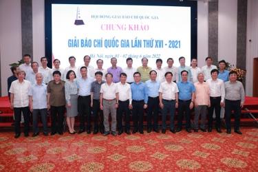 Các Ủy viên Hội đồng chung khảo Giải báo chí quốc gia lần thứ XVI - năm 2021.