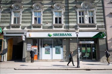 Bên ngoài chi nhánh Ngân hàng Sberbank của Nga tại Ljubljana, Slovenia, ngày 28/2/2022.