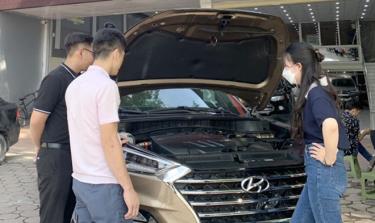 Trong khi xe cũ khan hàng, nhiều khách hàng đã tìm mua các mẫu xe lướt mới đi được 2- 3 nghìn km.