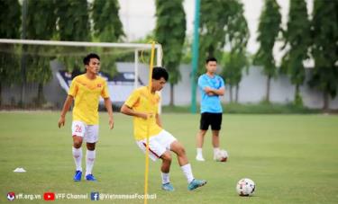 Các cầu thủ U19 Việt Nam tích cực tập luyện chuẩn bị cho giải U19 Đông Nam Á