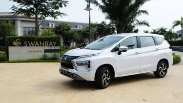 Đầu xe nổi bật với lưới tản nhiệt và đèn mới.