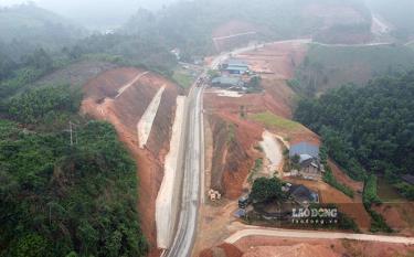 Tháng 10.2022, Bộ Giao thông Vận tải (GTVT) họp rà soát các dự án công trình giao thông phía Bắc do Bộ này quản lý và phải hoàn thành trong năm 2022. Trong đó, Yên Bái có dự nâng cấp Quốc lộ (QL) 37 có tiến độ thực hiện quá chậm, nguy cơ tiếp tục không hoàn thành đúng hạn, nên đưa vào diện theo dõi đặc biệt.