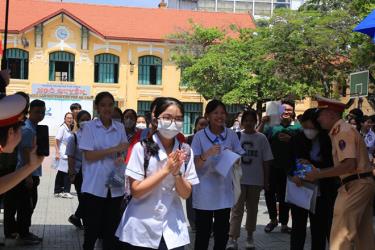 Hàng ngàn học sinh lớp 9 Hải Phòng dự kỳ thi tuyển sinh vào các trường THPT trên địa bàn thành phố.