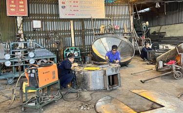 Công ty TNHH Cơ khí và Xây lắp Hồng Hà sản xuất các thiết bị máy móc phục vụ sản xuất nông nghiệp được tiêu thụ tại nhiều thị trường trong nước.