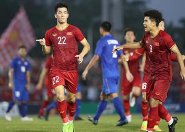 Tiến Linh (trái) không thể thi đấu cho tuyển Việt Nam dịp FIFA Days tháng 6-2023