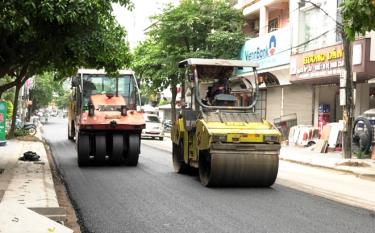 Công ty cổ phần Xây dựng giao thông Yên Bái tập trung phương tiện đẩy nhanh tiến độ thi công Dự án cải tạo, nâng cấp đường Hoàng Hoa Thám và đường Trần Hưng Đạo, thành phố Yên Bái