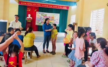 Đoàn Thanh niên xã Bình Thuận, huyện Văn Chấn tổ chức các hoạt động sinh hoạt hè cho thanh, thiếu nhi ở khu dân cư. 
