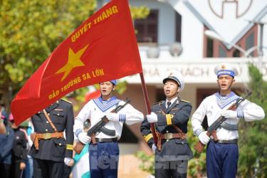 Lễ chào cờ cùng duyệt đội hình, đội ngũ trên đảo Trường Sa Lớn.