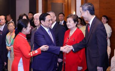 Thủ tướng Phạm Minh Chính gặp gỡ các nhân sĩ hữu nghị Trung Quốc.