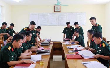 Kiểm tra hệ thống văn kiện, kế hoạch CTĐ,CTCT trong các nhiệm vụ của Ban CHQS huyện Trấn Yên.