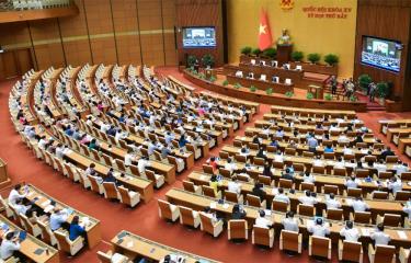 Quốc hội họp phiên toàn thể ở hội trường, thảo luận về một số nội dung còn ý kiến khác nhau của dự thảo Luật Thủ đô (sửa đổi) trong tuần làm việc thứ 2, kỳ họp thứ 7, Quốc hội khóa XV.