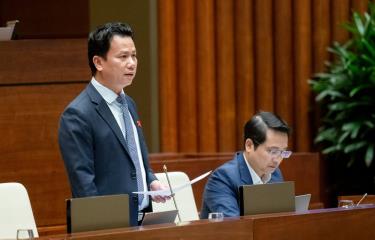 Bộ trưởng Đặng Quốc Khánh trả lời chất vấn của các đại biểu