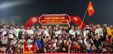 Đội bóng xã An thịnh xuất sắc vô địch Giải bóng đá truyền thống Cúp 