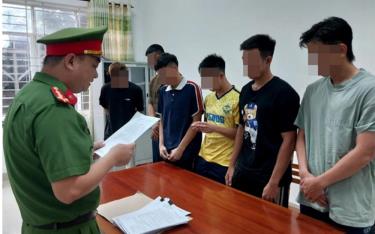 Cơ quan CSĐT Công an tỉnh Bà Rịa - Vũng Tàu đọc lệnh bắt tạm giam 6 bị can.