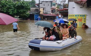 Mưa lũ gây ngập úng ở nhiều địa phương phía Bắc. Ảnh: Mạng xã hội.