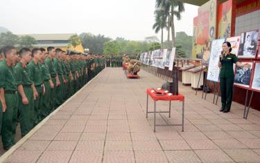 Chiến sỹ mới Trung đoàn 174 được quan tâm nâng cao nhận thức về Đảng, tư tưởng, đạo đức, phong cách Hồ Chí Minh, truyền thống của Quân đội qua hoạt động thực tế.