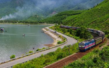 Chuyến tàu di sản Huế - Đà Nẵng.