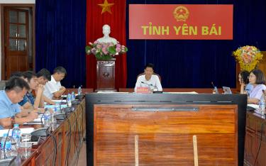 Phó Chủ tịch Thường trực UBND tỉnh Nguyễn Thế Phước và các đại biểu tham dự Hội nghị tại điểm cầu tỉnh Yên Bái.