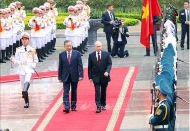 Chủ tịch nước Tô Lâm và Tổng thống Liên bang Nga Vladimir Putin duyệt Đội danh dự Quân đội nhân dân Việt Nam