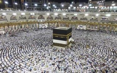 Các tín đồ Hồi giáo cầu nguyện tại Đền thờ Lớn ở thánh địa Mecca, Saudi Arabia, trong lễ hành hương Hajj.