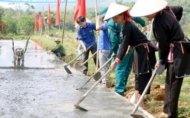 Phong trào làm đường GTNT trên địa bàn huyện Yên Bình ngày càng lan tỏa rộng khắp, góp phần quan trọng đưa địa phương cán đích huyện NTM trước 2 năm so với mục tiêu Nghị quyết.