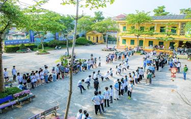 Ngày hội thể thao tiến bước lên Đoàn ở Trường THCS Tô Hiệu (thị xã Nghĩa Lộ).
