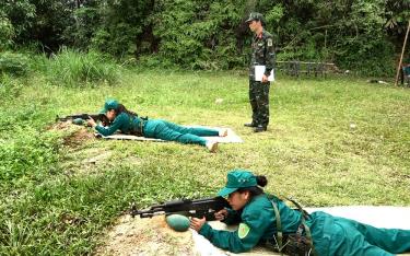 Chiến sỹ dân quân tự vệ của Ban Chỉ huy Quân sự huyện Văn Yên hăng say luyện tập với quyết tâm đạt thành tích cao tại Hội thao.