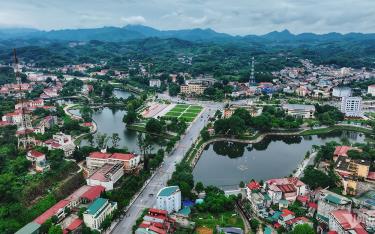 Cơ sở hạ tầng của tỉnh không ngừng được củng cố, đầu tư, đáp ứng yêu cầu phát triển kinh tế - xã hội. (Trong ảnh: Một góc trung tâm tỉnh lỵ Yên Bái hôm nay.). Ảnh: K.T