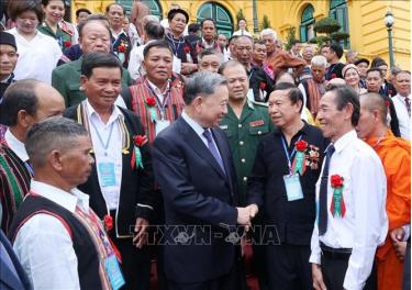 Chủ tịch nước Tô Lâm với các đại biểu.