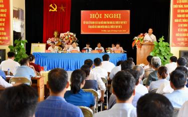 Phó Chủ tịch HĐND tỉnh Nguyễn Quỳnh Khánh phát biểu tại Hội nghị tiếp xúc cử tri.