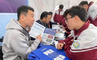 Yen Bai Organizes Career Counseling – Enrollment – Employment Fair for Students at Educational Institutions across the Province.